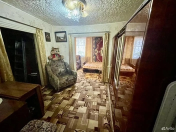 Вид на комнату с креслом | Источник: www.avito.ru