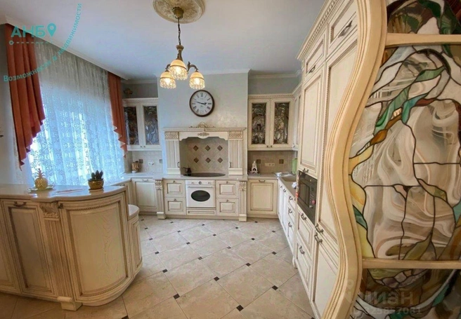 Дизайн плиты напоминает камин | Источник: агентство недвижимости Буравлёвой Эллы / N1.RU