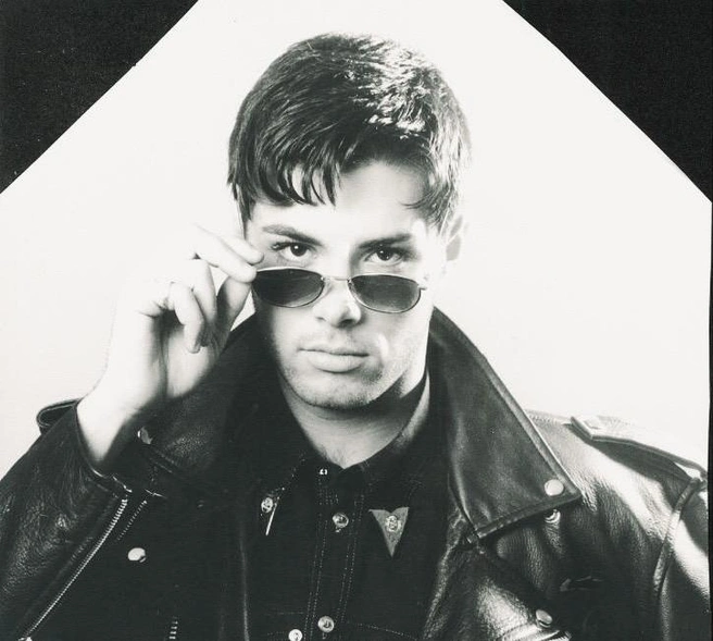 Настоящий рок-н-ролльщик Вадим Азарх получал классическое образование в Ленинградской консерватории, но мечтал о джазе и роке. На фото музыканту 18 лет | Источник: личный архив Вадима Азарха