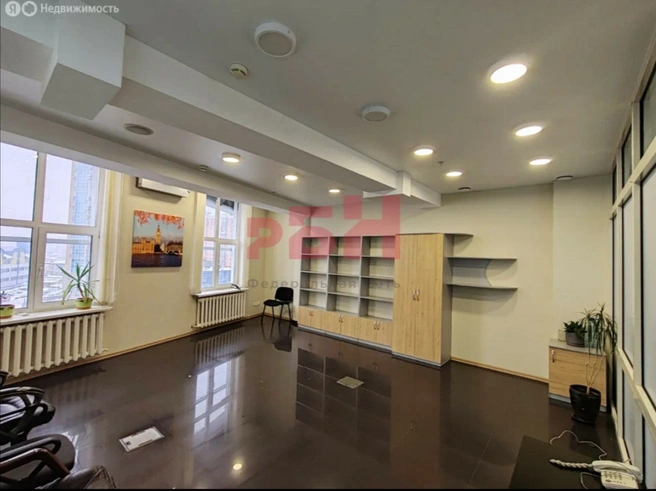 В помещениях высокие потолки | Источник: realty.yandex.ru