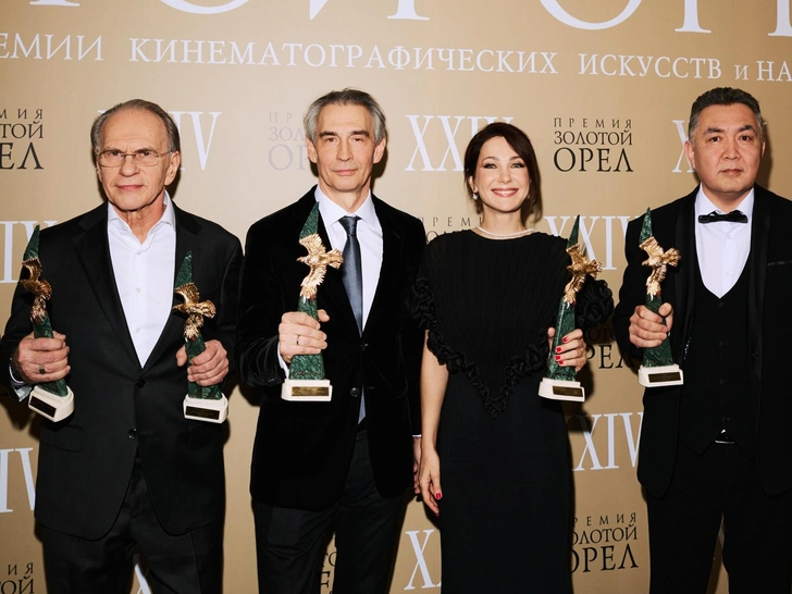 Самые стильные образы звезд &laquo;Золотого Орла&raquo;