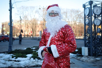 Во Владивостоке заметили грустного Деда Мороза