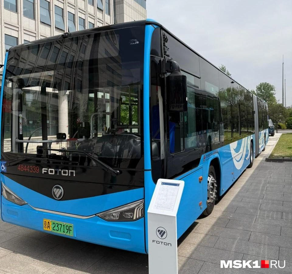 В линейке Foton есть автобусы и электробусы особо большой вместимости («гармошки»), но в Россию отправят именно шестиметровые | Источник: Павел Федоров