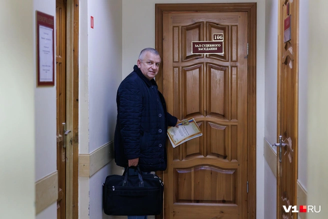 Виталия Кошелева защищает известный адвокат Альберт Кармазиновский | Источник: Алексей Волхонский / V1.RU