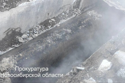 Авария на теплотрассе в Новосибирске отключила тепло
