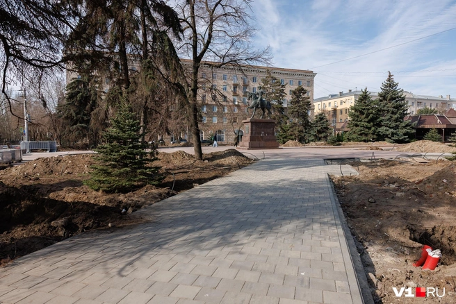 Интересно, сделают сразу хорошо, или придется перекладывать? | Источник: Алексей Волхонский / V1.RU