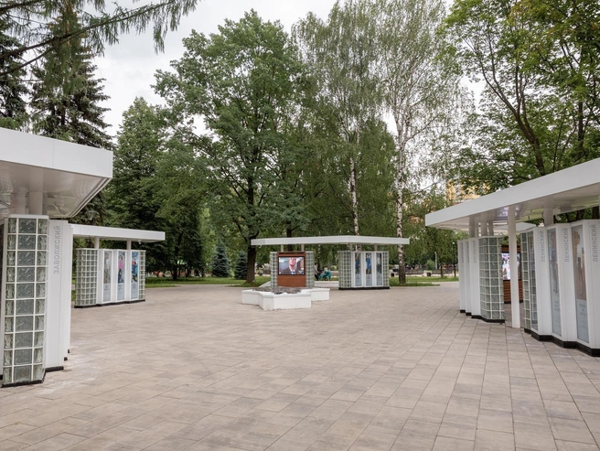В сквере установлен арт-объект — Доска почёта, появившаяся в 2026 году | Источник: Александр Куренной / 76.RU
