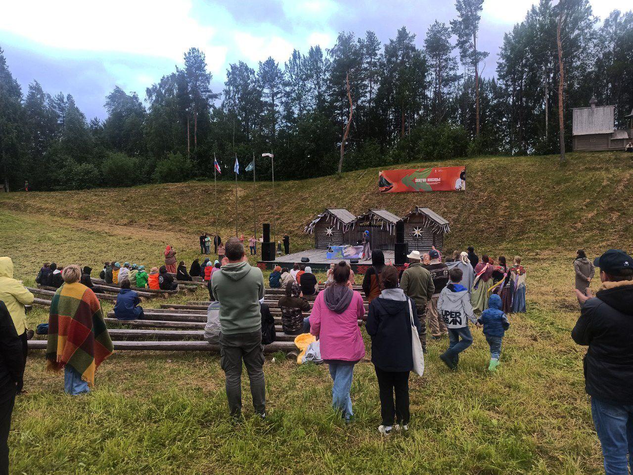В Кенозерье проходит фестиваль электронной музыки: сколько людей пришло на открытие