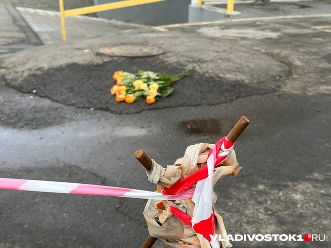 Менее чем за час почтить память о спортсмене решились двое | Источник: Алиса Князева / VLADIVOSTOK1.RU