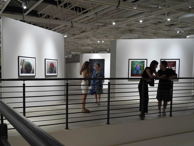 «Мона Лиза» от фотографии, Ильф без Петрова и отдых супергероев. Гид по выставке «от дагеротипа до искусственного интеллекта» в «Манеже» | Источник: Павел Даиси / «Фонтанка.ру»