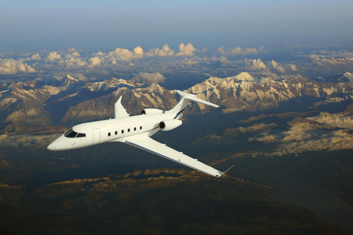 Появилось первое фото россиян, выживших при крушении Falcon 10 в Афганистане | woman.ru