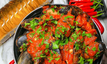 Мидии в остром томатном соусе «Аррабиата»