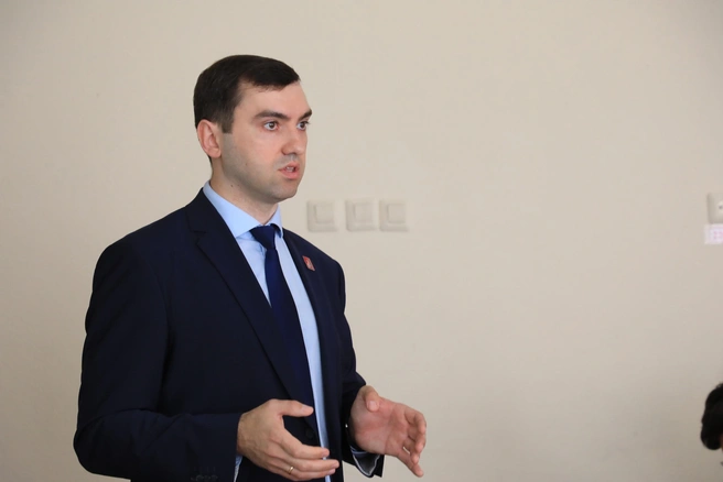 Евгений Триль много лет работает в мэрии. Занимал различные посты в трех управах административных округов: в Ленинском, Восточном и теперь Центральном | Источник: Тюмень — наш дом / Vk.com