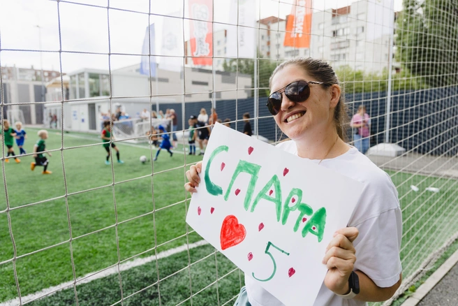 Мама юного игрока из «Спарты» болеет за сына всей душой | Источник: Илья Бархатов