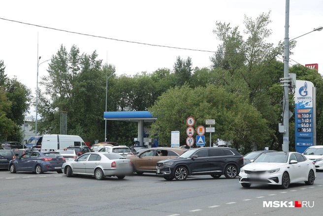 «Ситуация останется напряженной»: почему Россия, будучи нефтяной державой, начала закупать топливо за рубежом | Источник: Дмитрий Толстошеев / MSK1.RU
