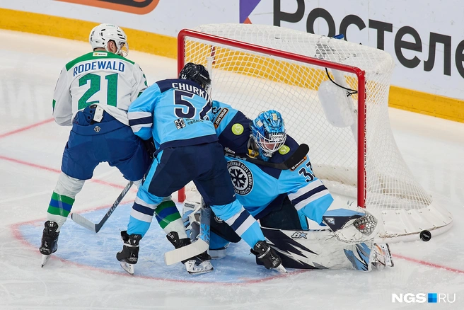 Однако новосибирцы смогли сравнять счет уже через 5 минут | Источник: Александр Ощепков / NGS.RU