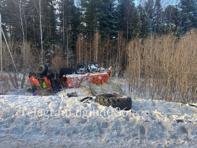 КАМАЗ улетел в кювет | Источник: Госавтоинспекция ХМАО