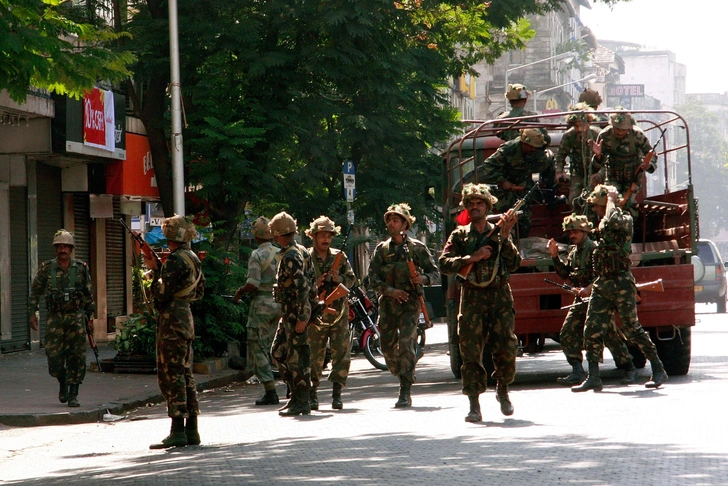 Военный патруль на улицах Мумбаи, 27 ноября 2008 года | Источник: Ritam Banerjee/Getty Images