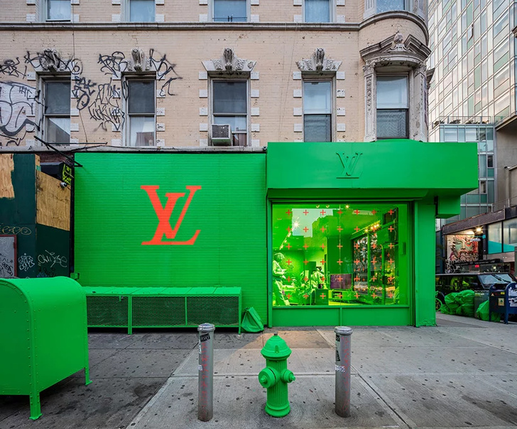 virgil abloh and louis vuitton colorize every inch of NYC pop-up in neon green (фото 0)