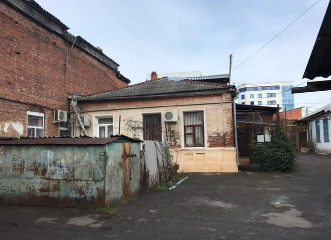 Дом на пересечении Суворова и Мира 