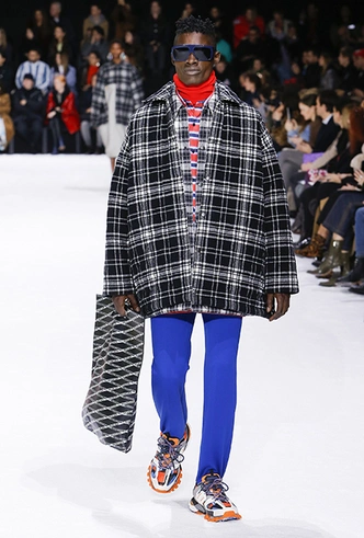 Как носить все лучшее сразу, или новая глава в ugly-моде на показе Balenciaga FW18-19