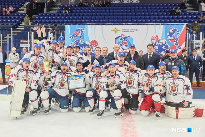 Команды, организаторы и почетные гости были награждены грамотами и ценными подарками | Источник: Александр Ощепков / NGS.RU