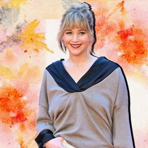 С чем носить темную помаду: идея модного макияжа на осень 2025 от Дженнифер Лоуренс