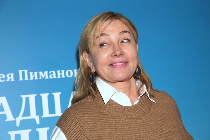 Ведущая делала блефаропластику