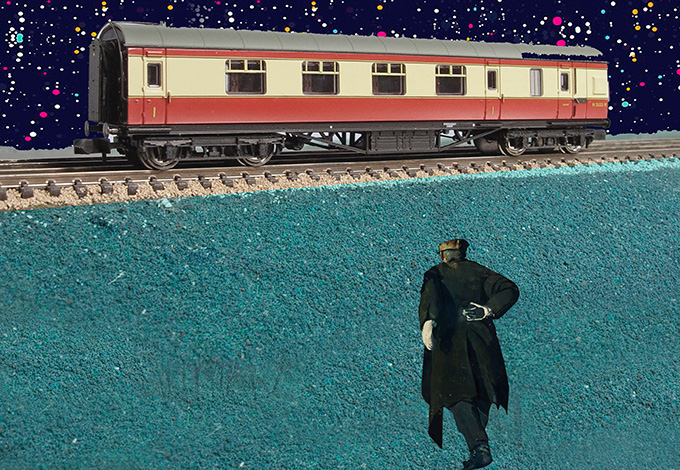 Поезд и мужчина, спешащий к нему