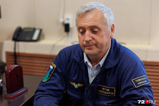 Даже в машине у Сергея маленькая фигурка самолета  | Источник: Ирина Шарова / 72.RU 