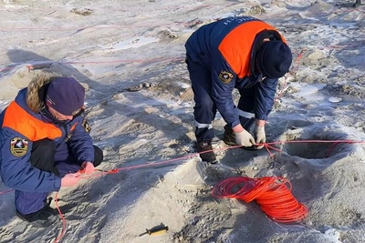 Спасатели Хабаровского края тренируются разрушать ледовые заторы
