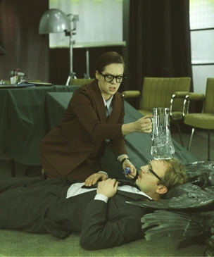 Очень сложный тест, из смотревших в СССР не пройдет никто: угадайте советскую комедию «Служебный роман»