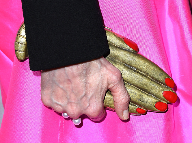 Яркая фуксия: самые трендовые вещи в розовых оттенках, как у Джулии Робертс и Тильды Суинтон