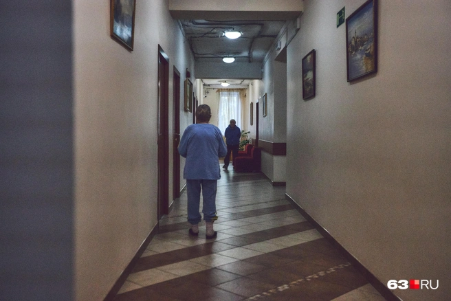 Все бабушки и дедушки вынуждены тепло одеваться | Источник: Роман Данилкин / 63.RU