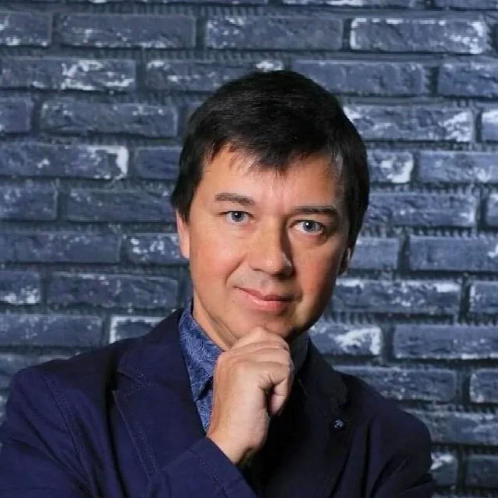 «У меня тряслись руки»: учитель, в которого девятиклассник стрелял из автомата, рассказал, как пытался спасти других детей