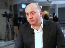 «Невозможно читать…»: Сергей Бурунов расплакался и отвернулся от камеры, рассказывая об ужасах Второй мировой