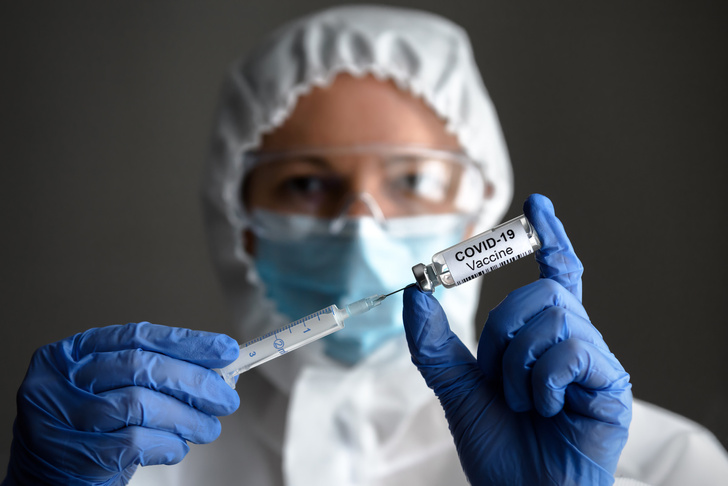 Китайские ученые признали, что создать вакцину против «омикрона» будет очень сложно