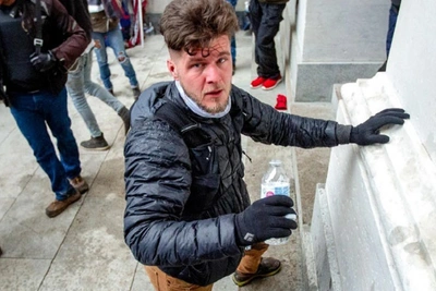 Помилованный бунтарь 6 января признает вину в детской порнографии