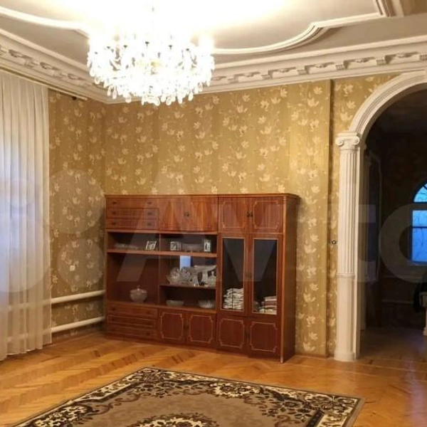В объявлении указано, что дом был построен в 2000 году | Источник: avito.ru