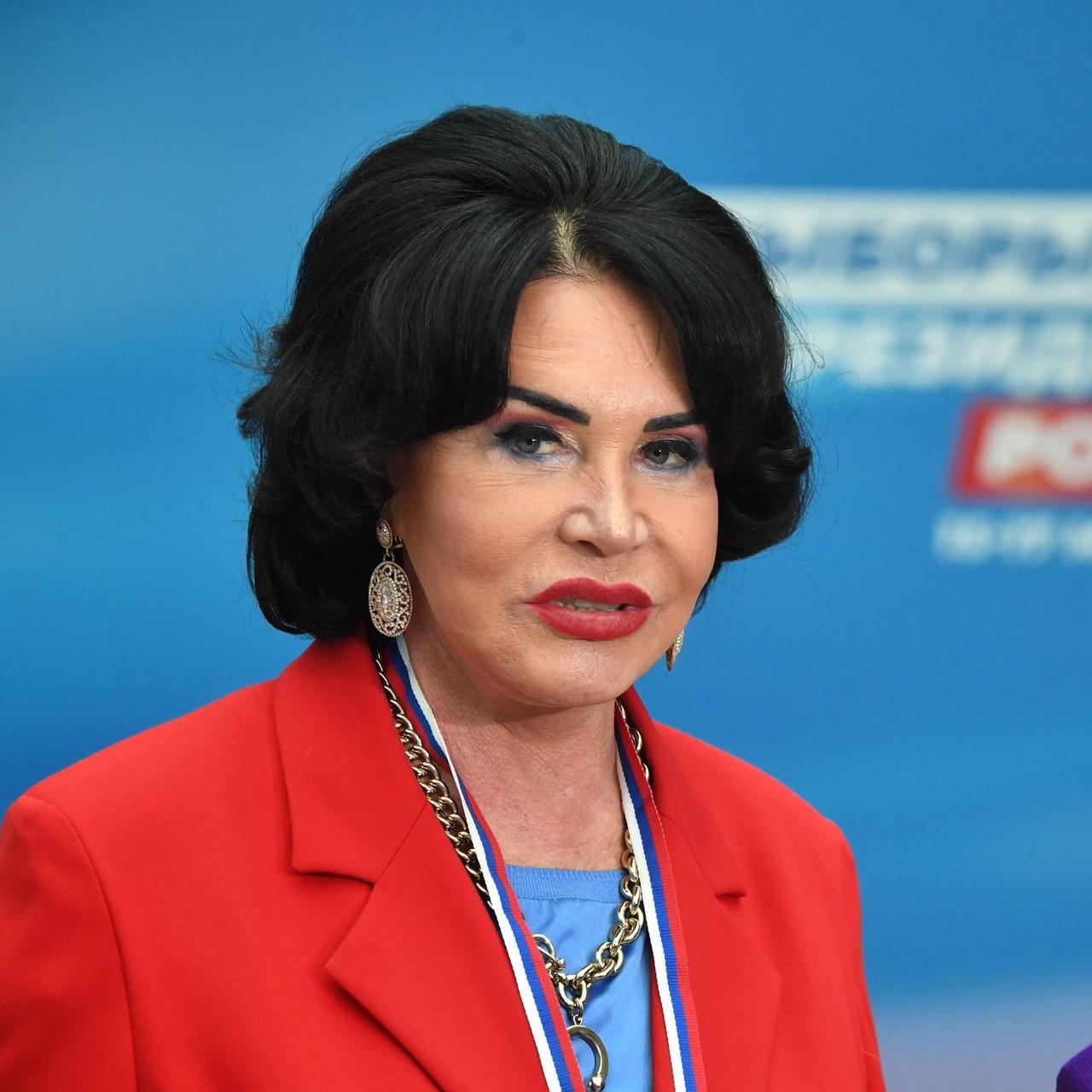 Надежда Бабкина раскрыла подробности личной жизни на фоне слухов о романе с молодым помощником