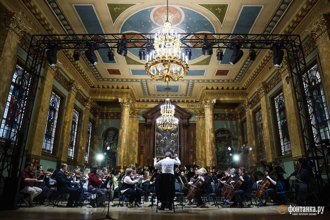 «Правда, шкатулка!» Финалисты конкурса имени Шаляпина заставили вибрировать витражи в новом концертном зале на Английской набережной | Источник: Валентин Егоршин / «Фонтанка.ру»