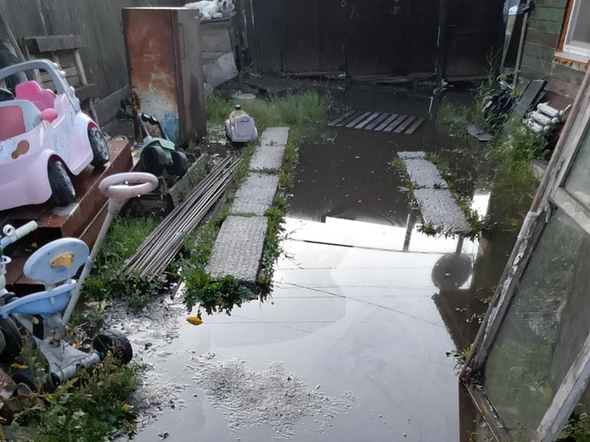После дождей вода с улиц не уходит | Источник: Омск Live / vk.com