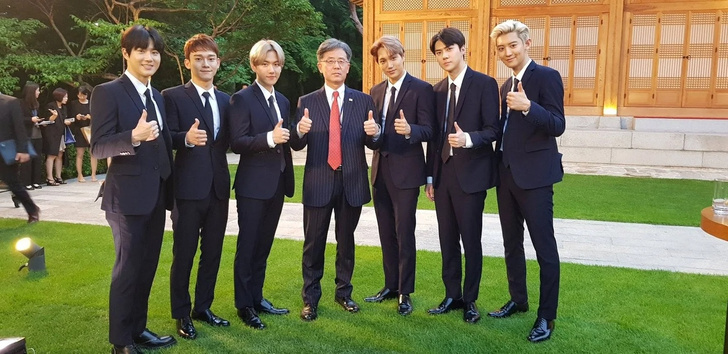 Фото №8 - The best: 10 k-pop групп, которых стэнит президент Южной Кореи