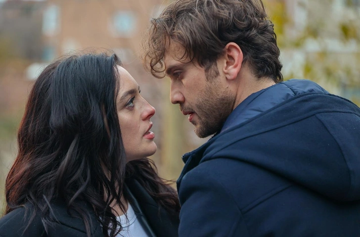 Арас Булут Ийнемли в сериале «Гений» | Источник: Кадр из сериала «Гений»