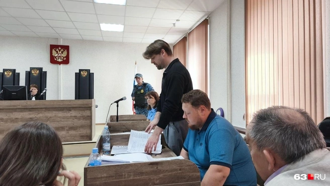 Партия тоже прислала защитника | Источник: Илья Овсянников / 63.RU