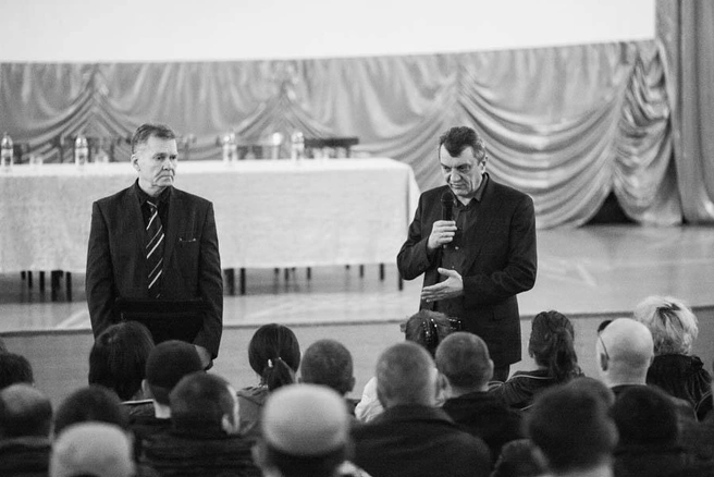 Директор Вершино-Дарасунского рудника Юрий Бусыгин и полпред президента в Сибирском округе Сергей Меняйло | Источник: Сергей Бумагин