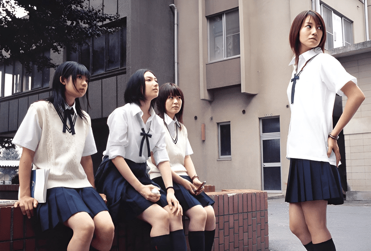 Почему японским школьницам запрещено носить колготки даже зимой