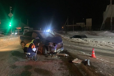 Ford и Chevrolet столкнулись на перекрестке в Академе