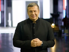 «Не ваше собачье дело»: Соловьев не стал объяснять, откуда у него синяки на лице
