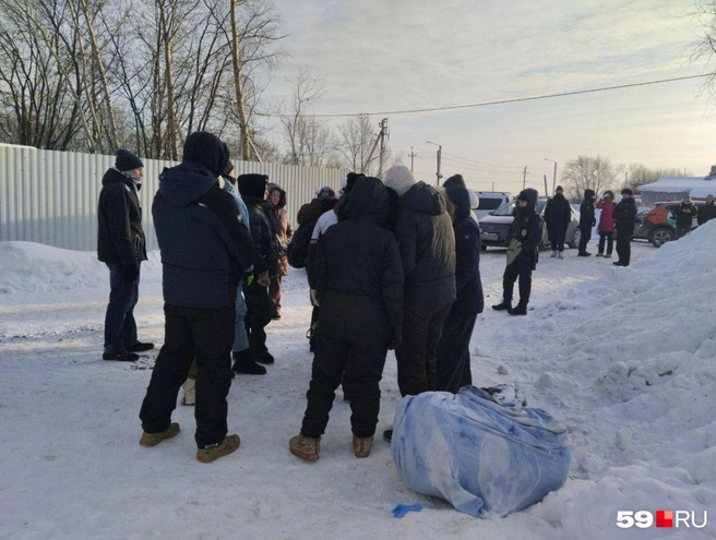 Сбор зоозащитников у приюта Семёна Филипповского | Источник: Ольга Якунчева / 59.RU